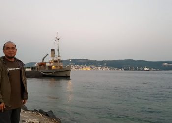 Engkau mungkin kecil, namun harus bisa menumbangkan raksasa kebathilan​