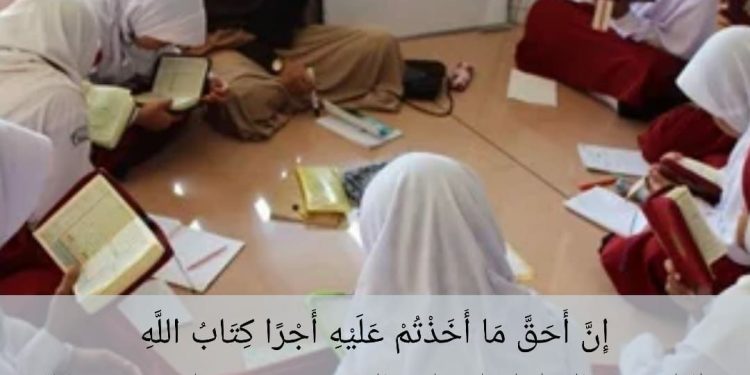 Mengambil Upah Dari Meruqyah, Mengajar Al Quran, dan Semisalnya, Bolehkah?